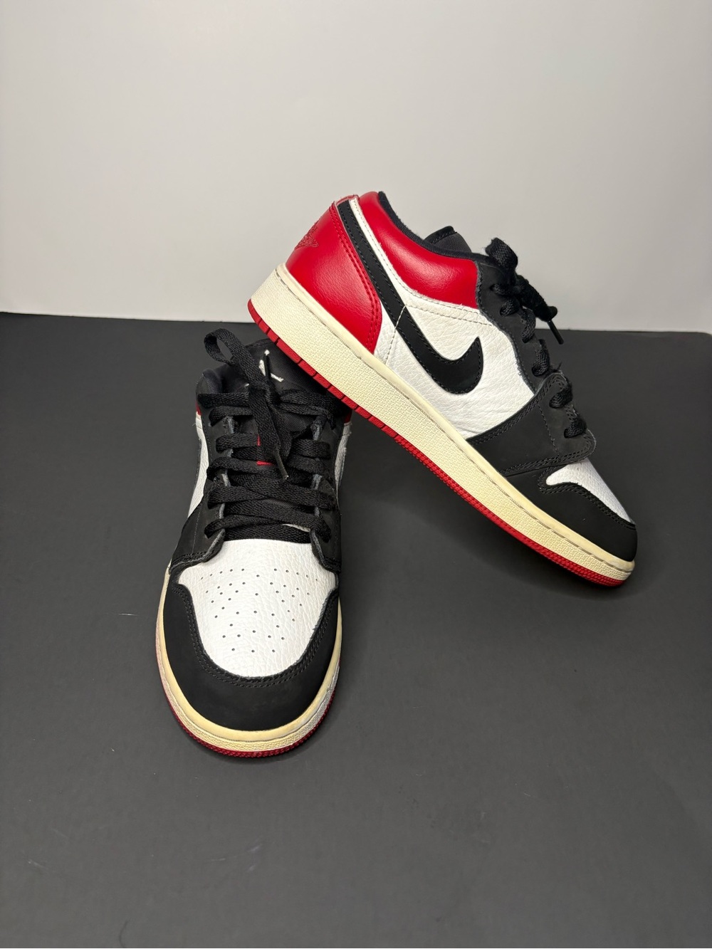 Nike Air Jordan 1 Low GS "Black Toe" - Size 5.5Y / Women's 7